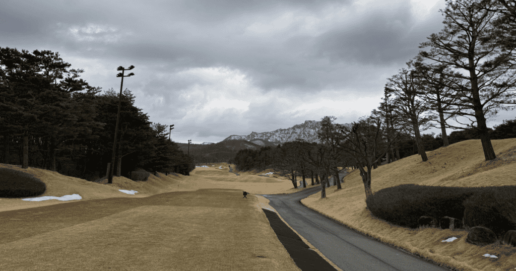 Scenic view of Sonofelice CC Del Pino with Ulsanbawi Rock in the background.
