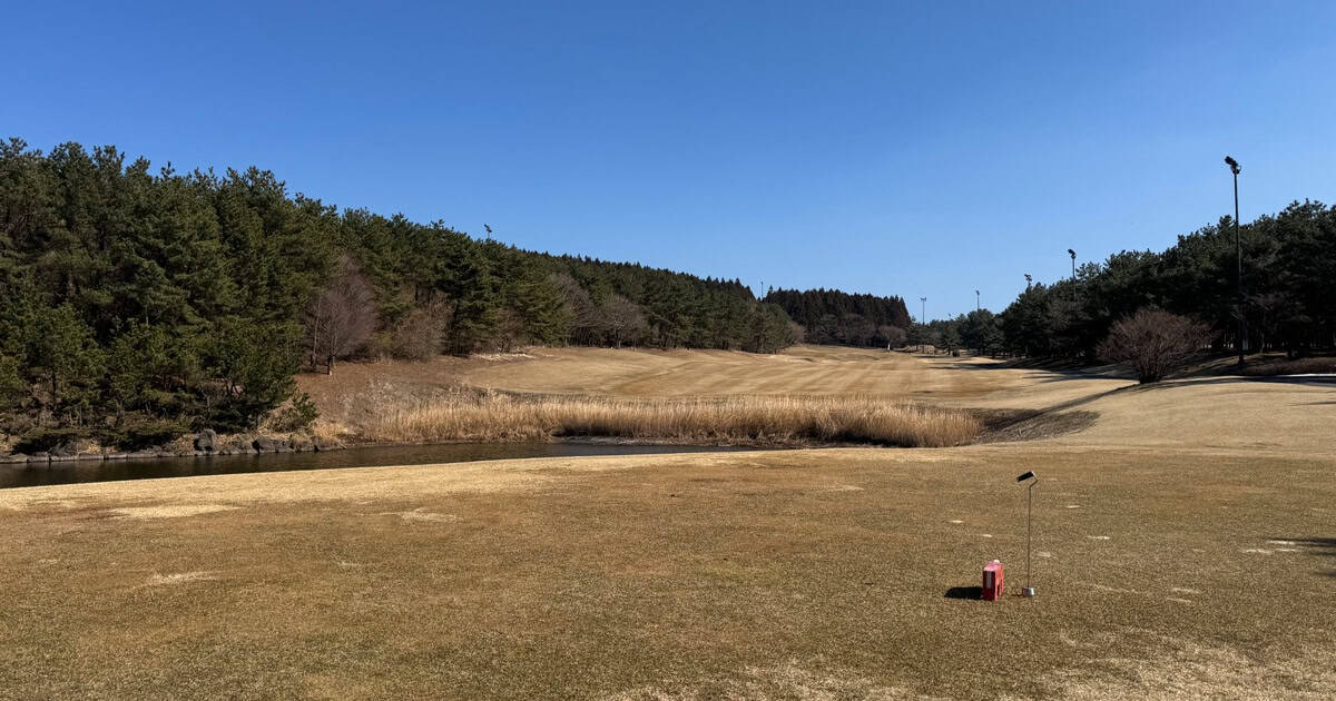 Winter fairway and water hazard at Tamius CC Jeju under clear blue skies, showing gentle slopes influenced by Hallasan.