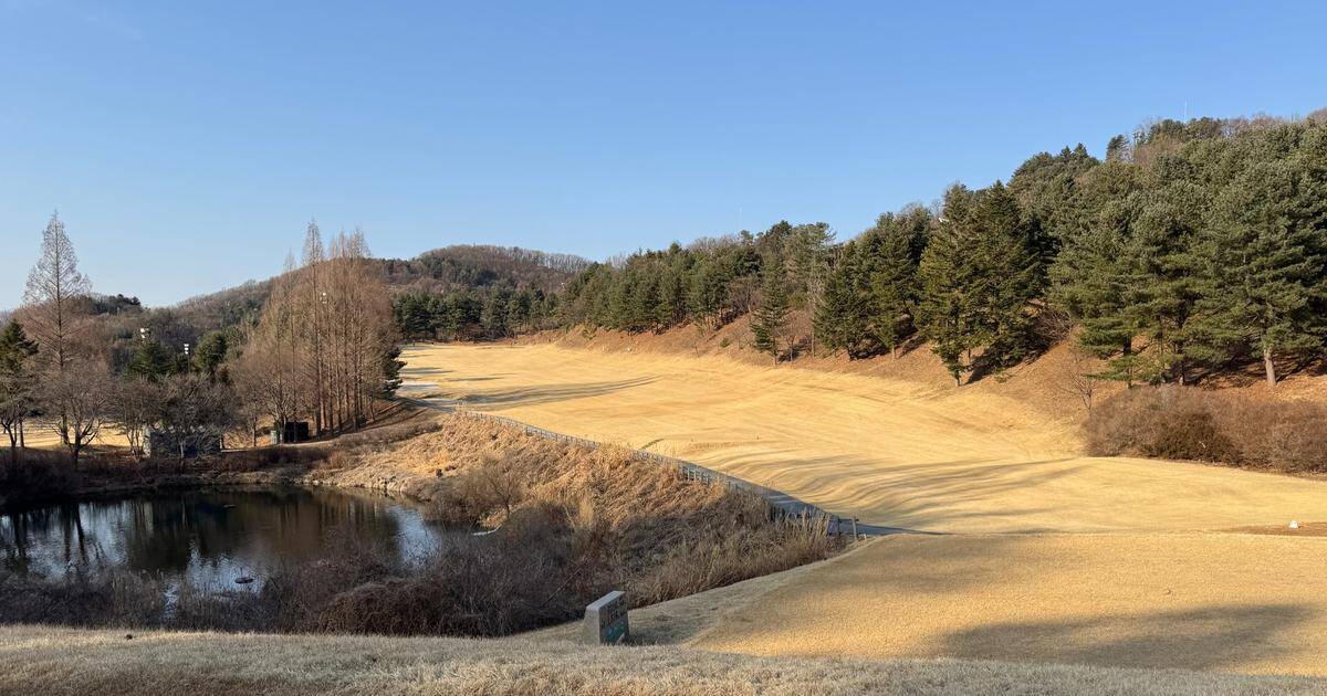 Winter fairway and lake view at 88 Country Club near Seoul
