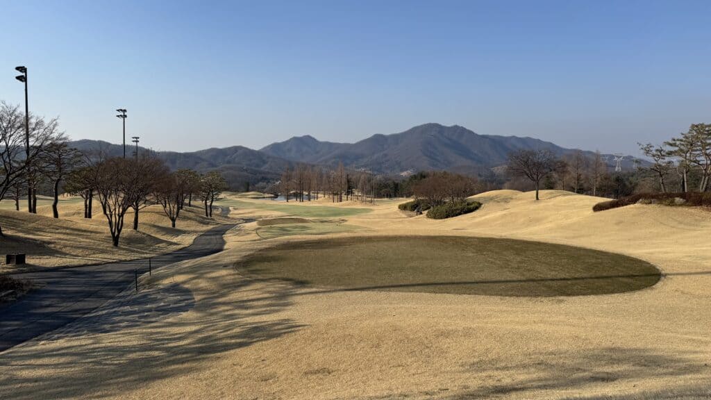 아시아나CC 3월말 동코스 10홀 티샷에서 바라본 페어웨이 전경