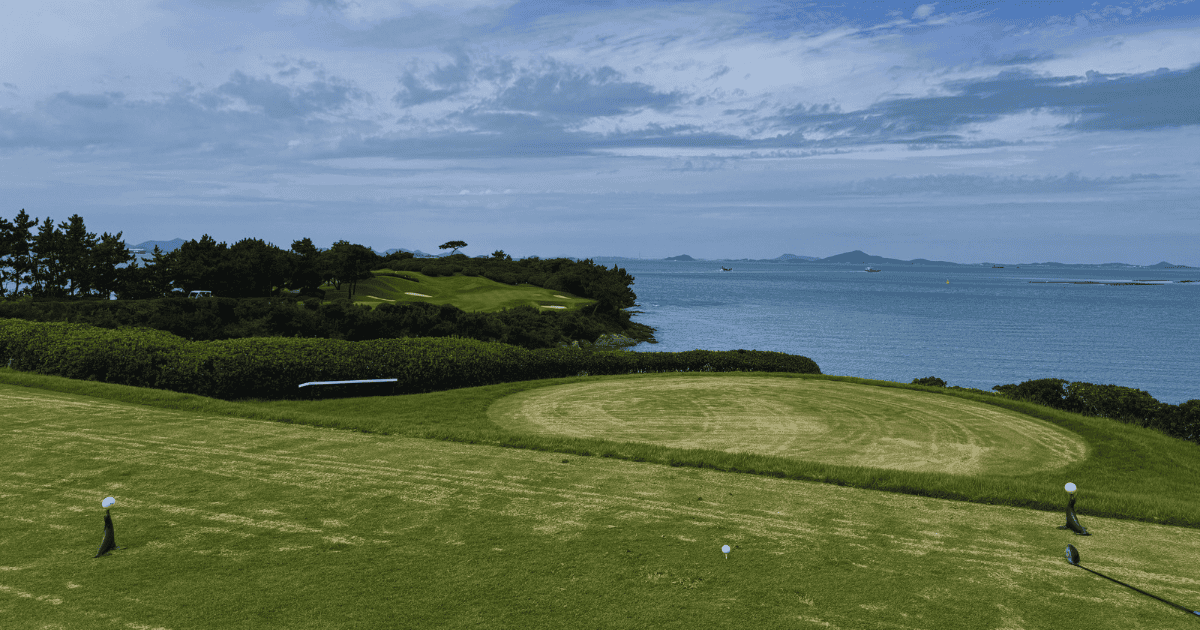 Challenging par 3 tee shot over the sea hazard at Pine Beach CC.