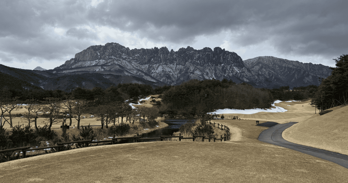 Tee shot area at Sonofelice CC Del Pino with Ulsanbawi Rock in the background, showcasing one of the most scenic golf views in Korea