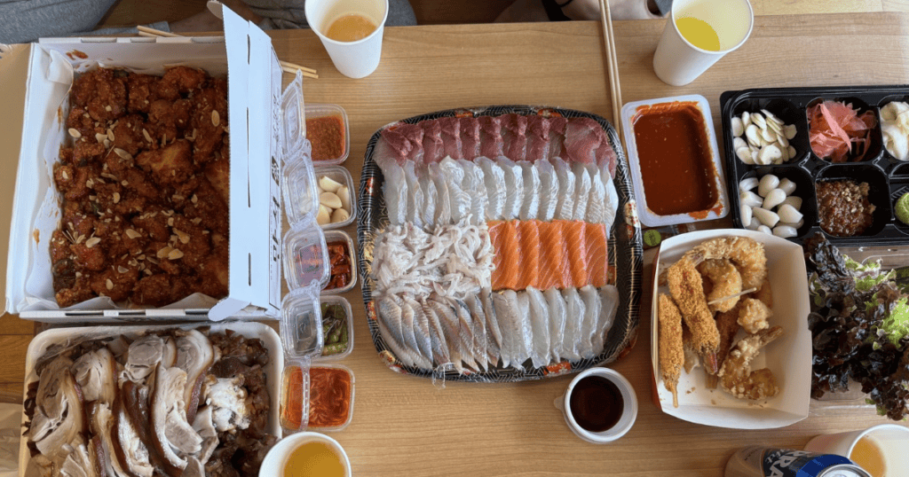 신선한 해산물과 육류 요리, 다양한 소스와 함께 제공되는 맛집.