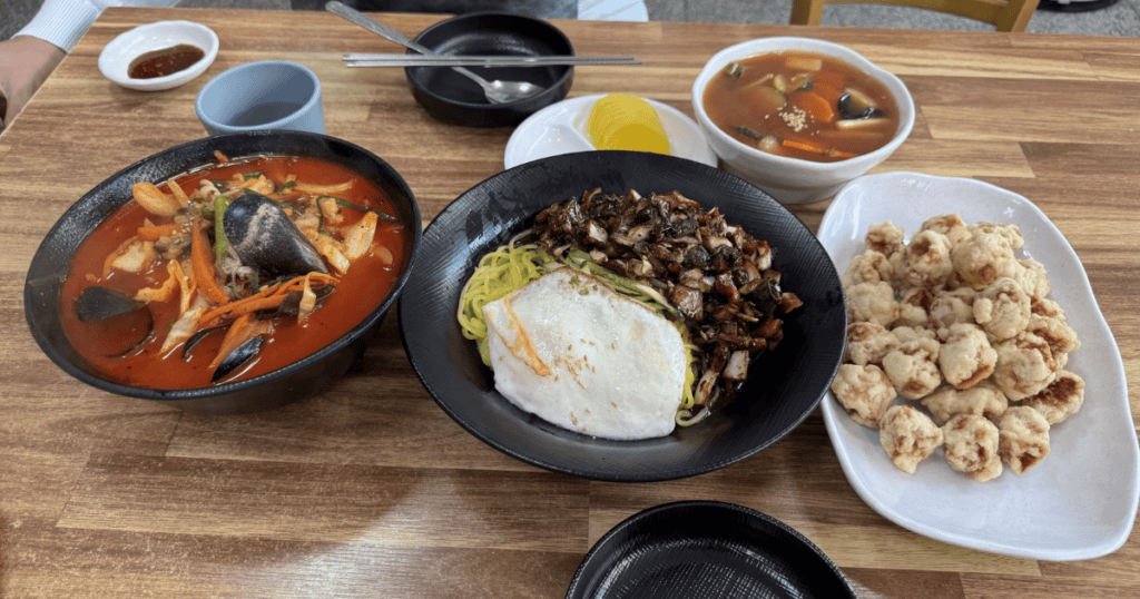 다양한 한식과 해산물 요리, 울진마린CC 근처 맛집 추천.